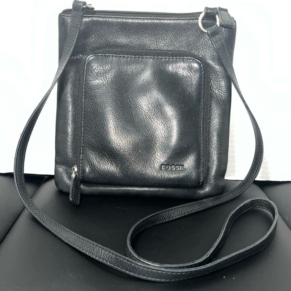 FOSSIL Small Black Leather Crossbody Purse Shoulder Bag Organizer Zip Pouch